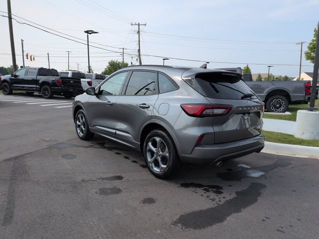 Certified 2023 Ford Escape ST-Line Select w/ Tech Pack #1 AWD/4WD image 3