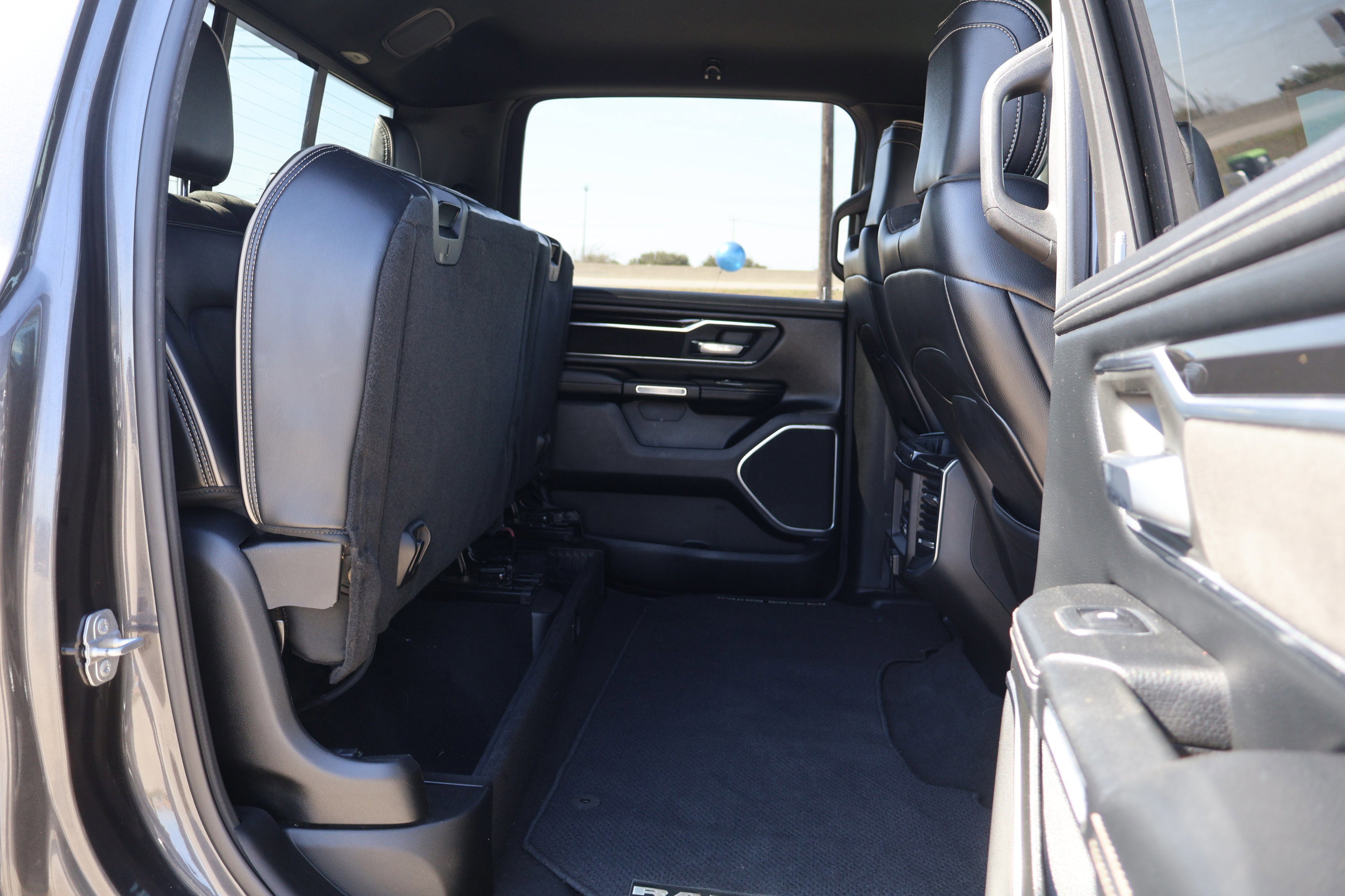 Used 2019 RAM 1500 Laramie image 32