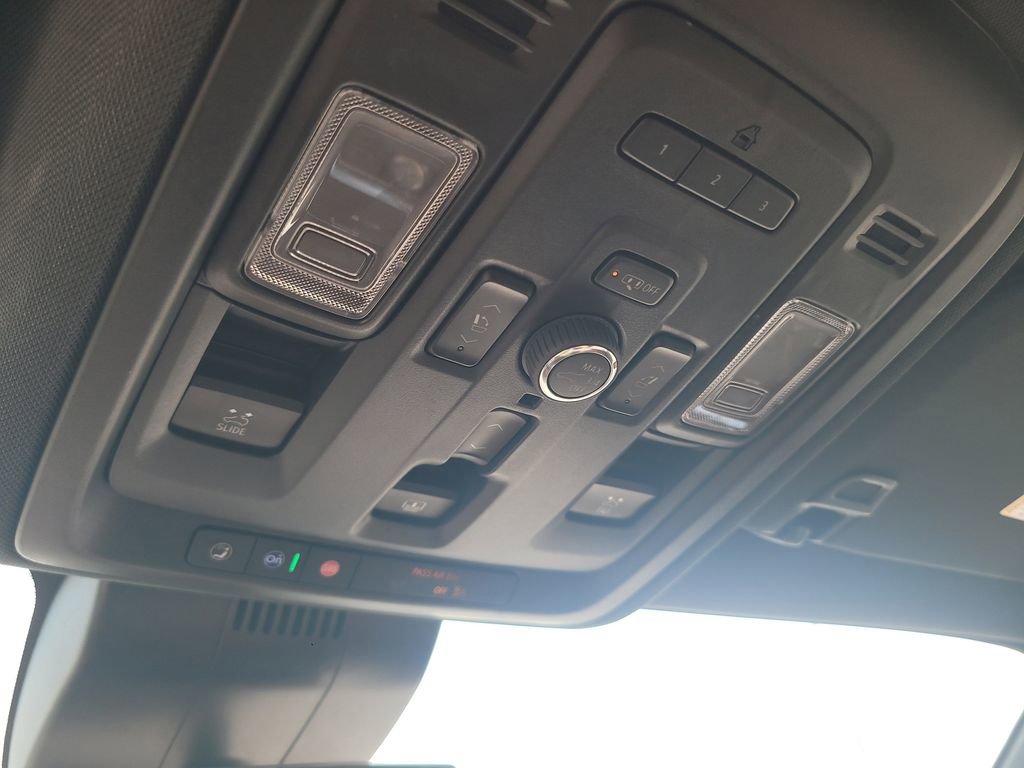 Used 2023 Chevrolet Suburban High Country image 22