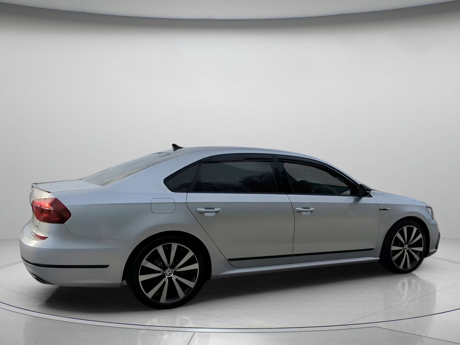 Used 2018 Volkswagen Passat GT image 22