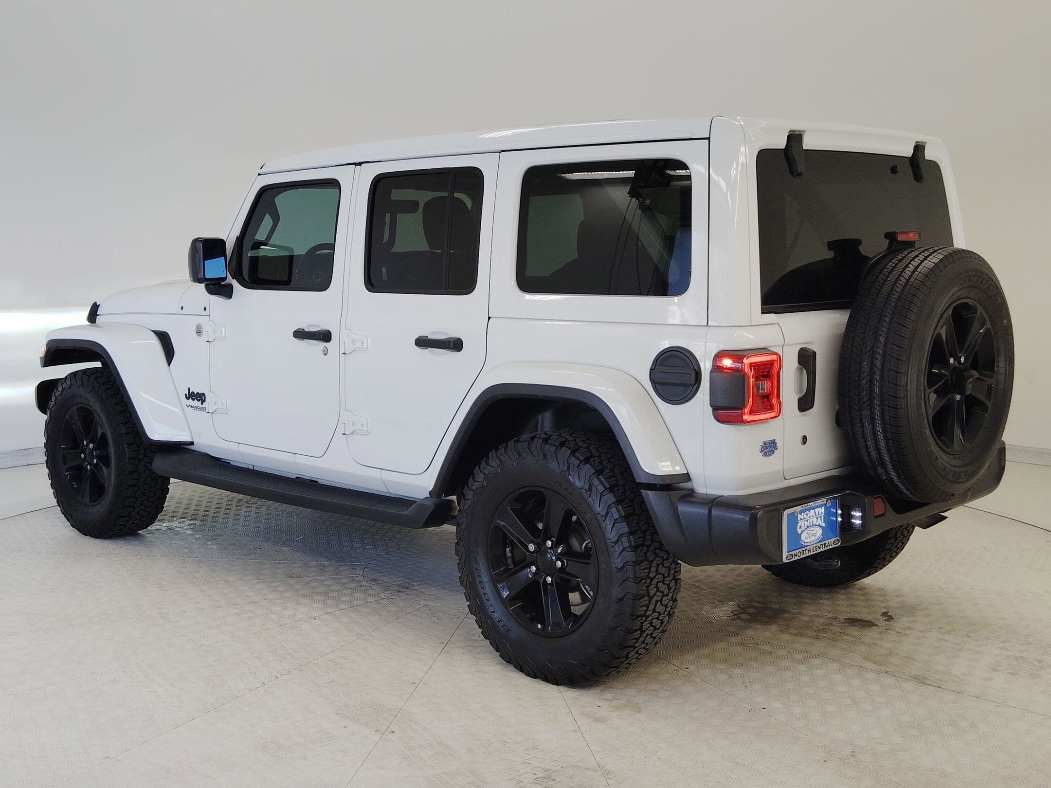 Used 2019 Jeep Wrangler Unlimited Sahara image 4