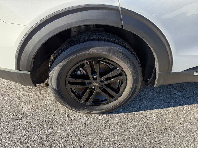 Certified 2022 Ford Explorer XLT w/ Equipment Group 202A image 27