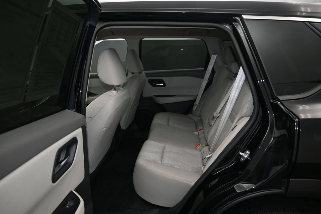 Used 2025 Nissan Rogue SV FWD image 18