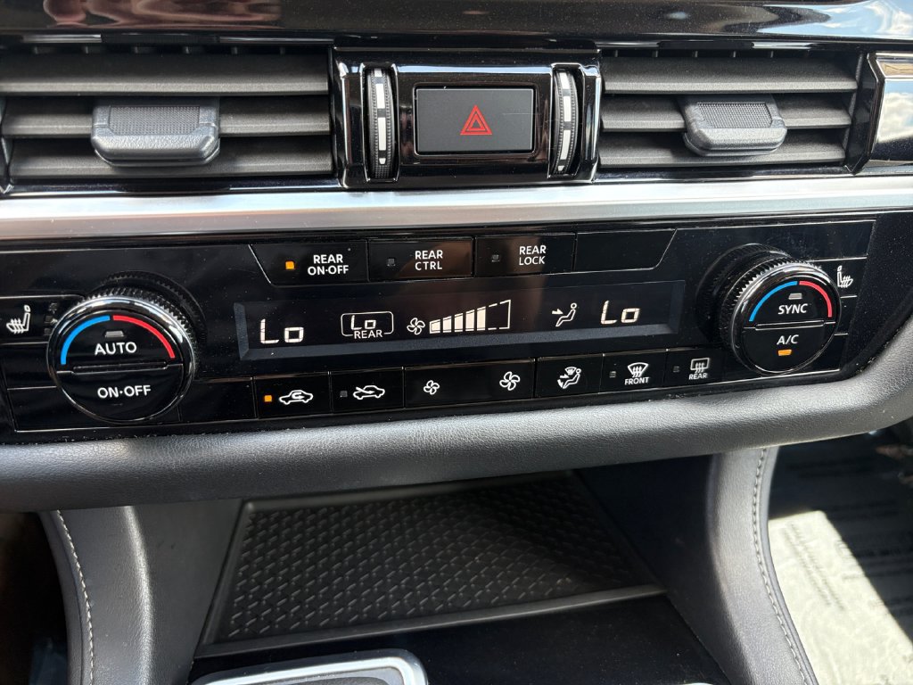 Used 2024 Nissan Pathfinder SV AWD/4WD image 17