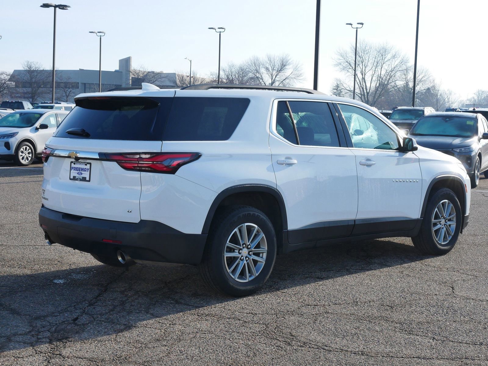 Used 2023 Chevrolet Traverse LT image 4
