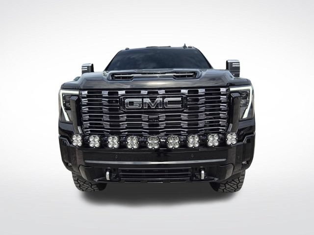 Used 2025 GMC Sierra 3500 Denali Ultimate AWD/4WD image 3