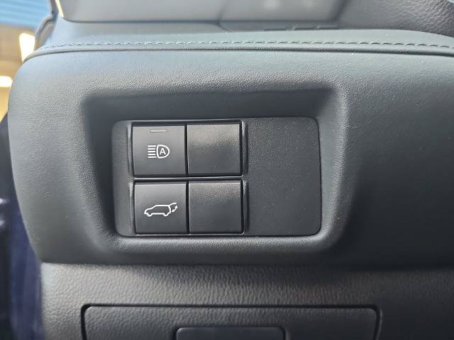Used 2022 Toyota Highlander XLE AWD/4WD image 25