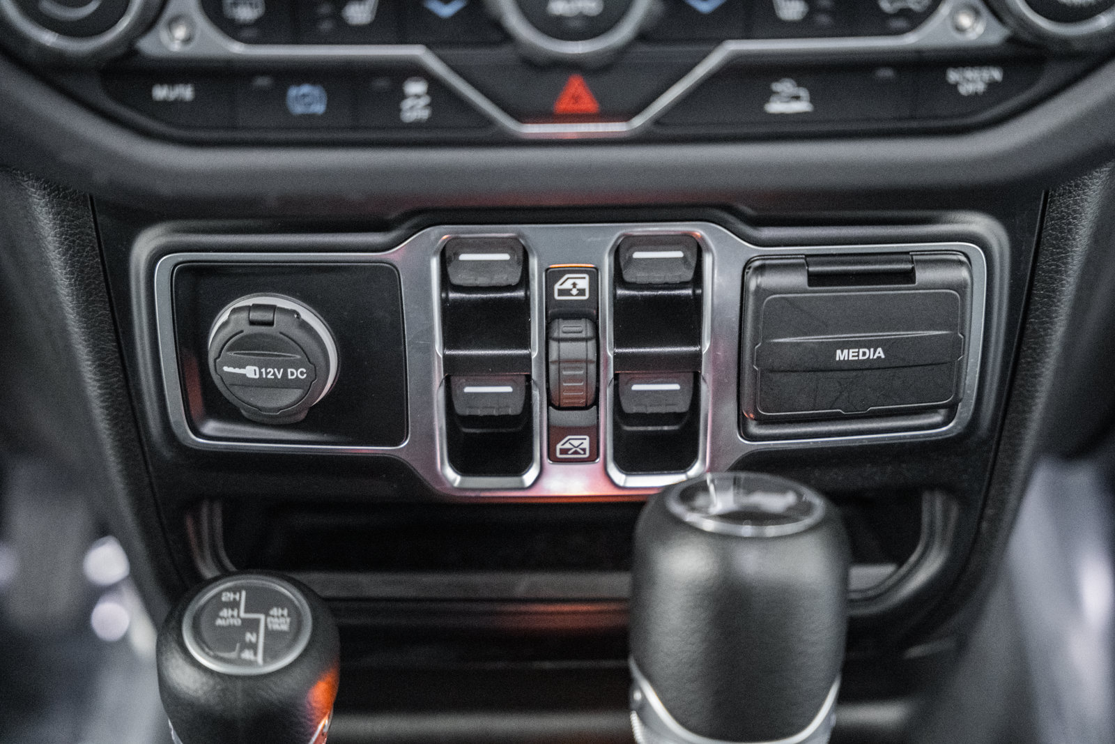 Used 2024 Jeep Wrangler Unlimited Sahara AWD/4WD image 30