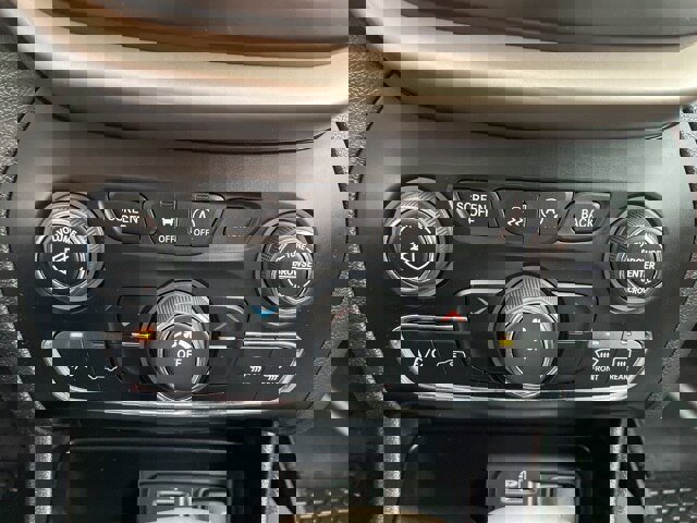 Used 2017 Jeep Cherokee Latitude w/ True North Edition image 21