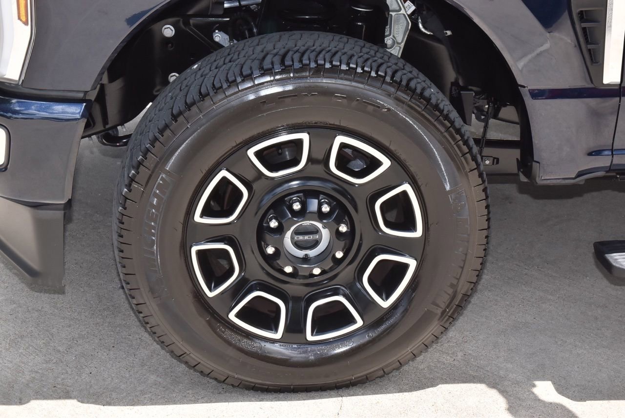 Certified 2024 Ford F350 Platinum w/ FX4 Off-Road Package AWD/4WD image 41