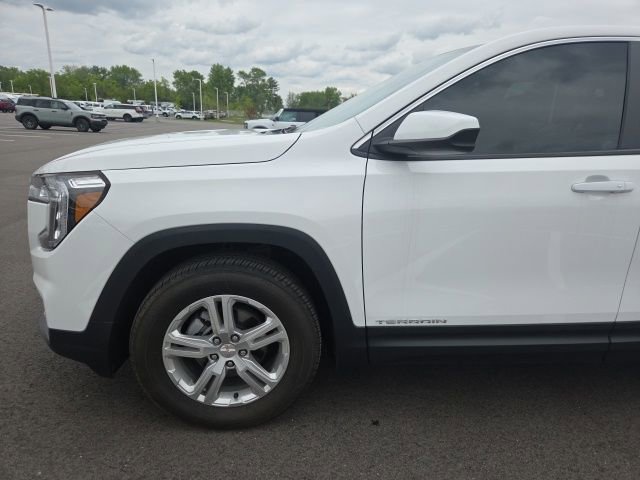 Used 2024 GMC Terrain SLE AWD/4WD image 15