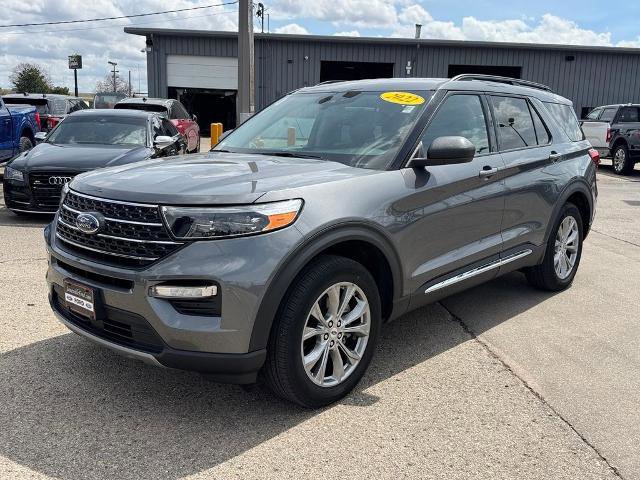 Certified 2022 Ford Explorer XLT w/ Equipment Group 202A AWD/4WD image 2