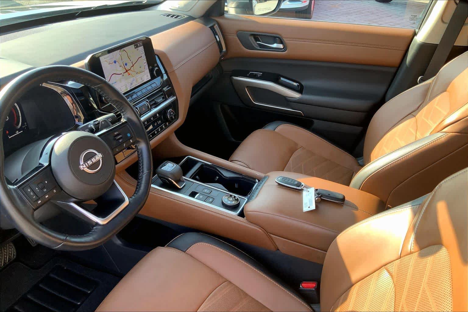 Used 2023 Nissan Pathfinder Platinum AWD/4WD image 16