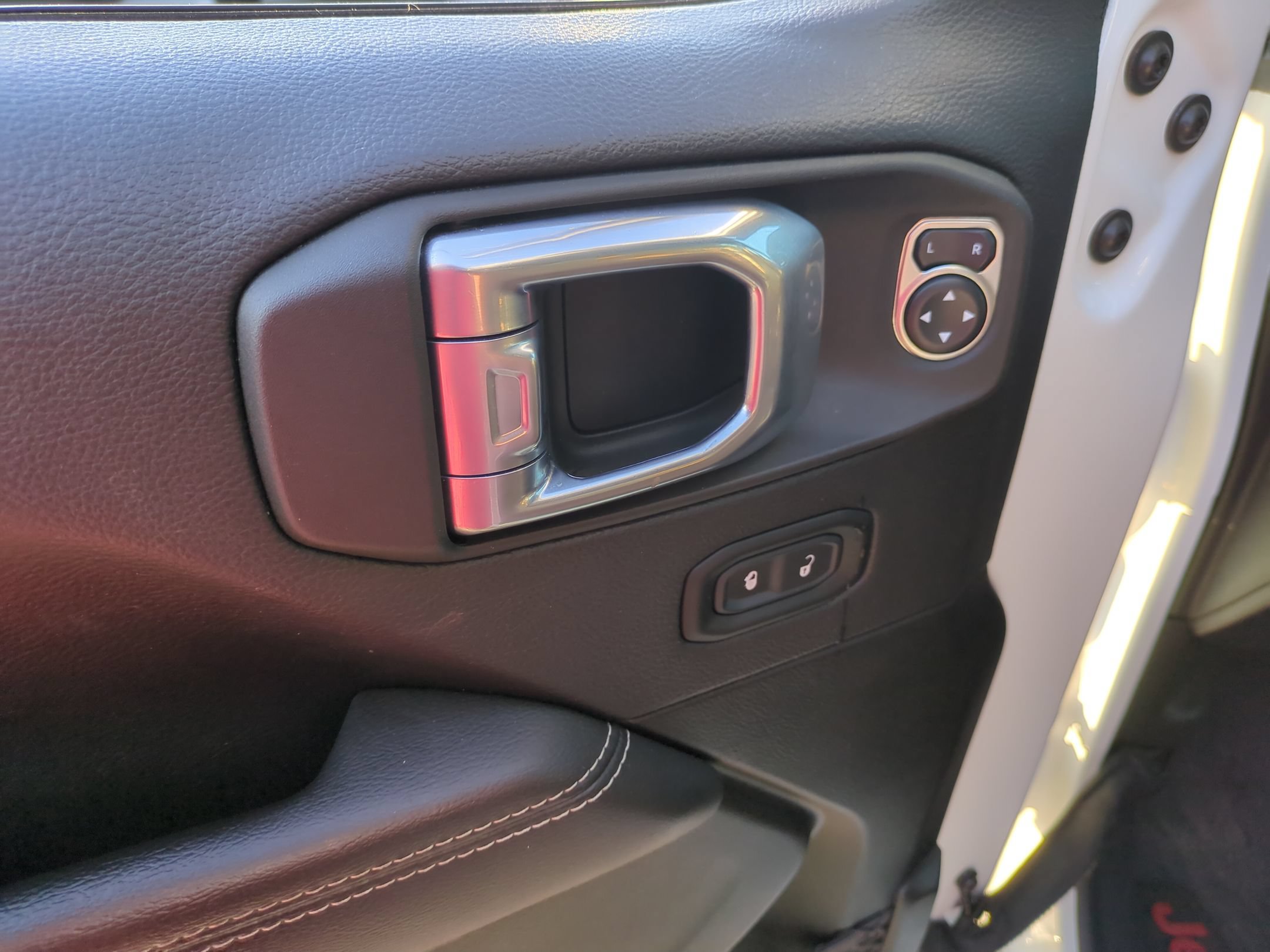 Used 2021 Jeep Wrangler Unlimited Sahara AWD/4WD image 15