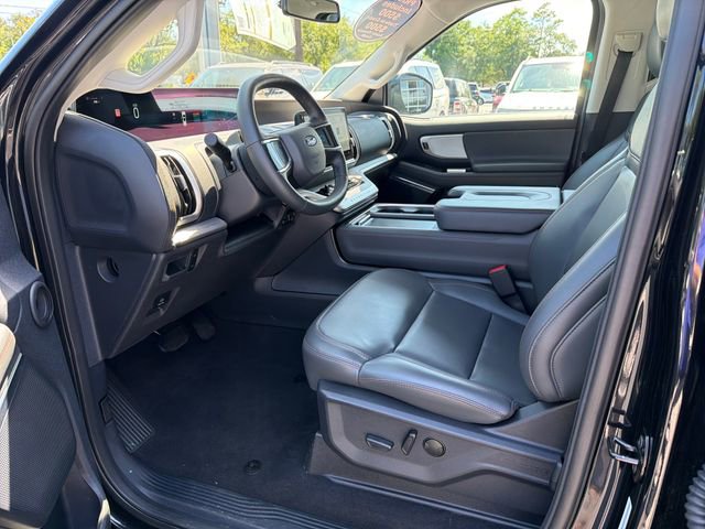 Certified 2025 Ford Expedition Active RWD image 9