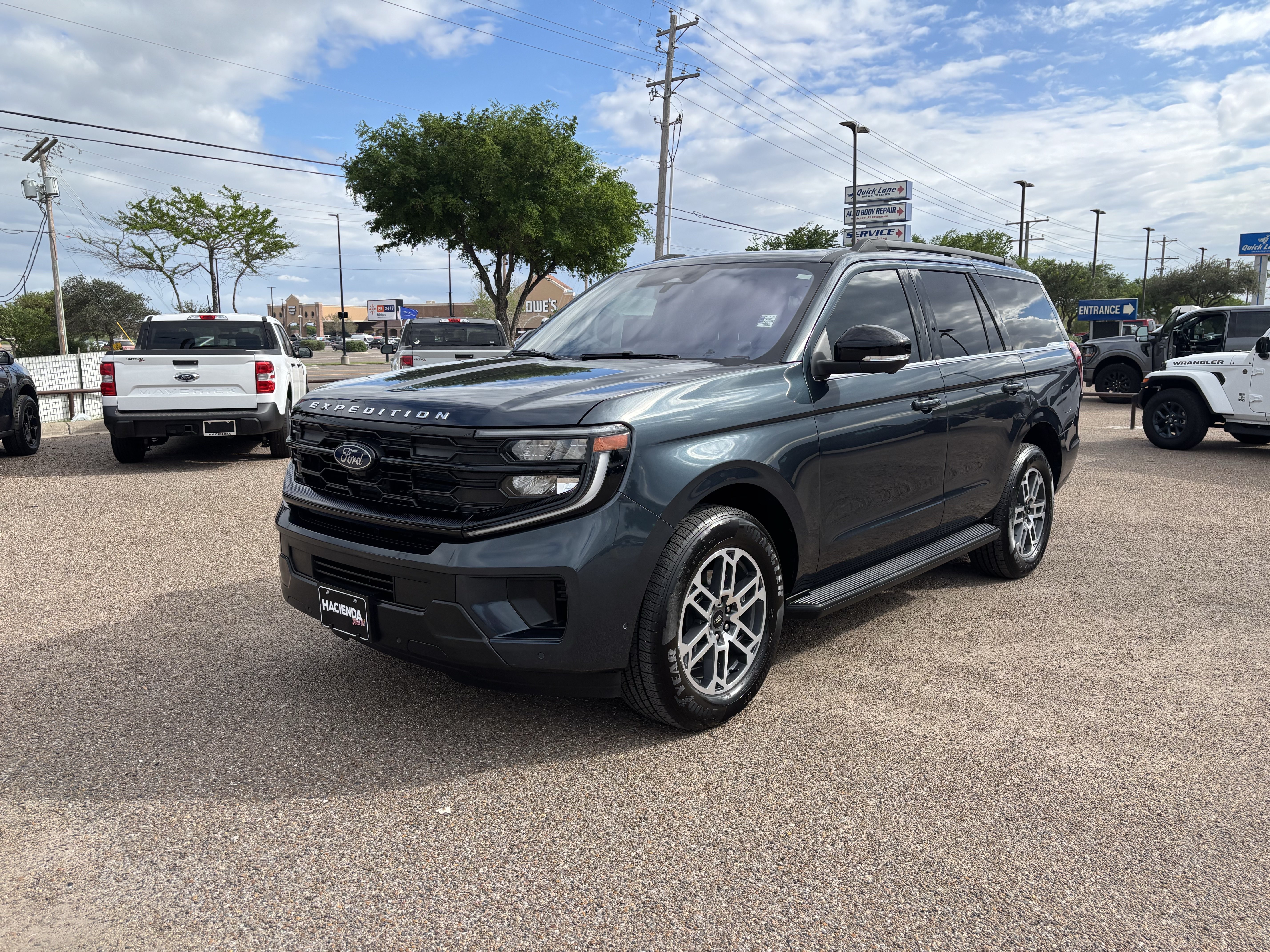 Certified 2025 Ford Expedition Active RWD image 1