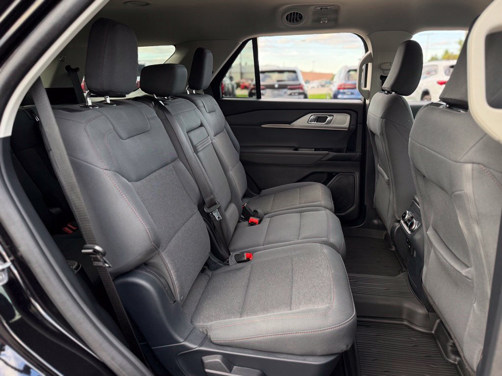 Certified 2025 Ford Explorer Active AWD/4WD image 18