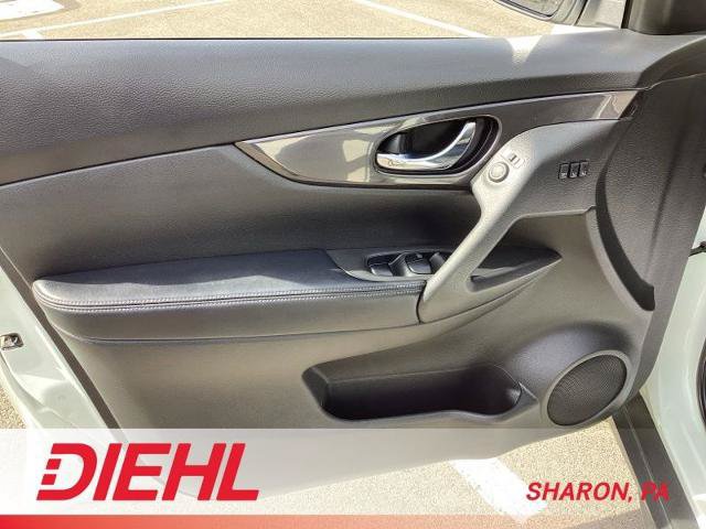 Used 2019 Nissan Rogue SV w/ Premium Package FWD image 32