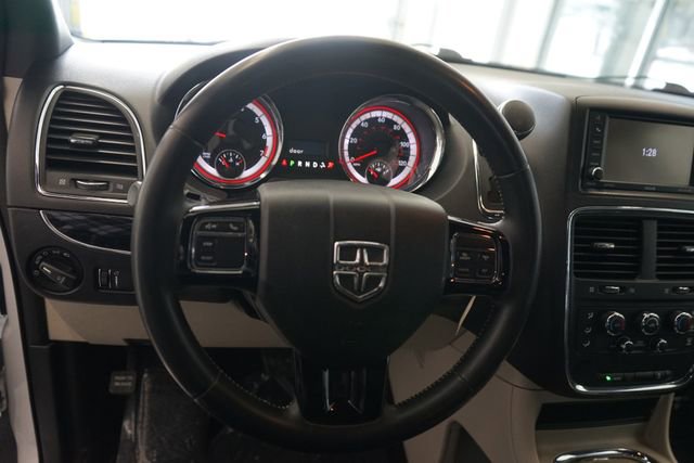 Used 2018 Dodge Grand Caravan SXT image 13