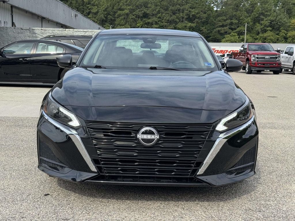 Used 2025 Nissan Altima 2.5 SV FWD image 26