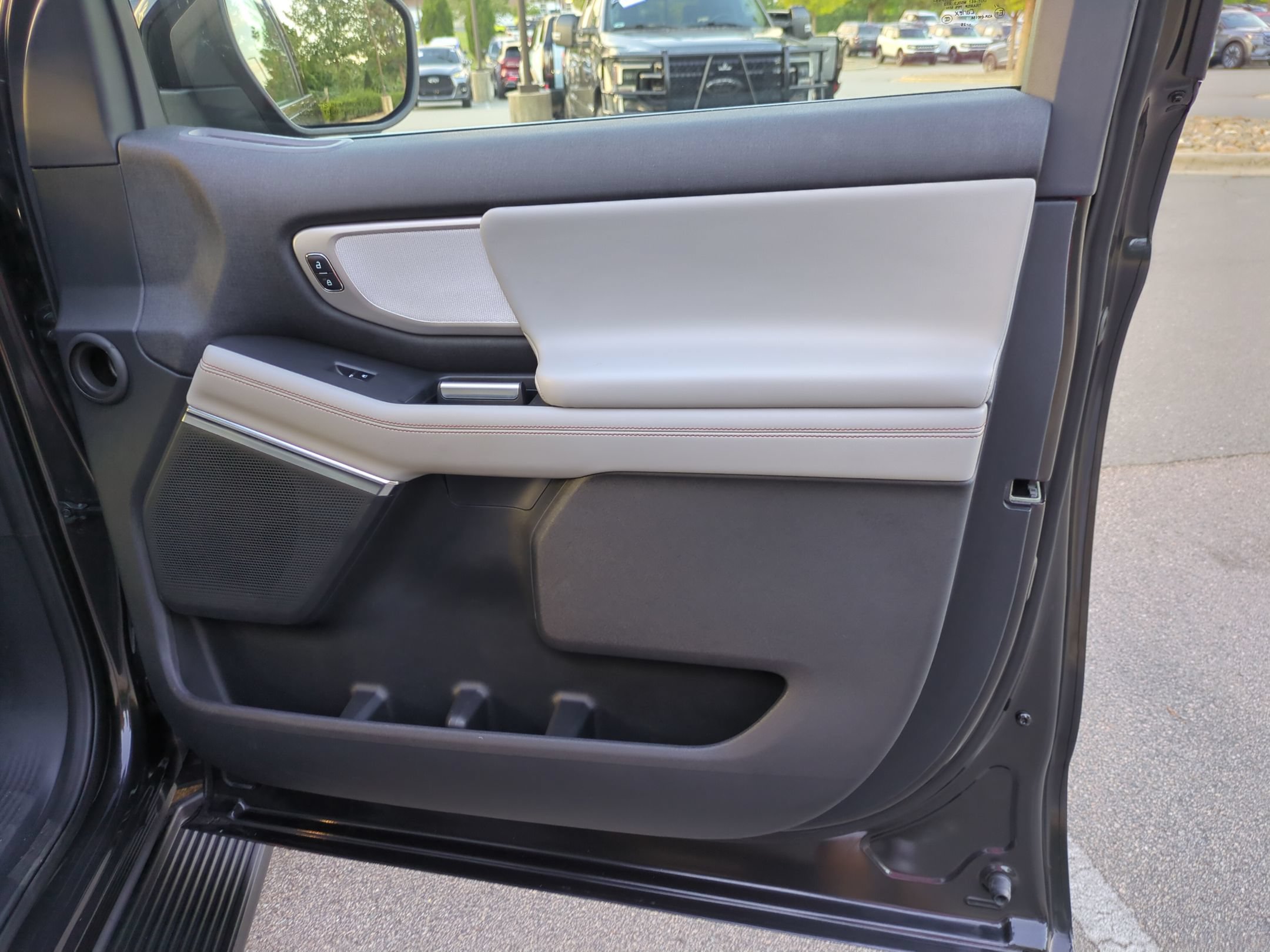 Certified 2025 Ford Expedition Active RWD image 38