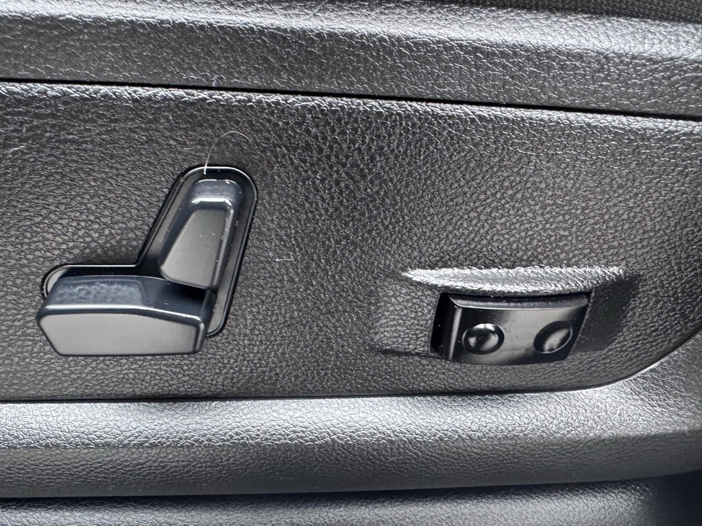 Used 2019 RAM 2500 Big Horn w/ Black Appearance Package image 25