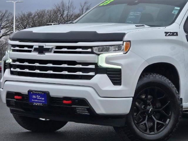 Used 2023 Chevrolet Silverado 1500 RST AWD/4WD image 2