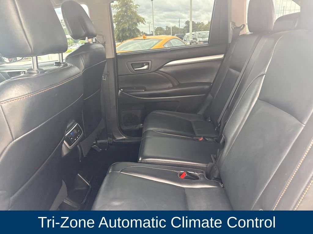 Used 2019 Toyota Highlander XLE AWD/4WD image 15