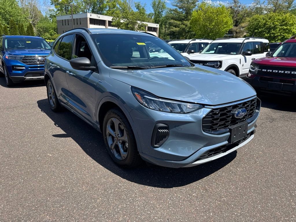 Certified 2023 Ford Escape ST-Line w/ Tech Pack #1 AWD/4WD image 3