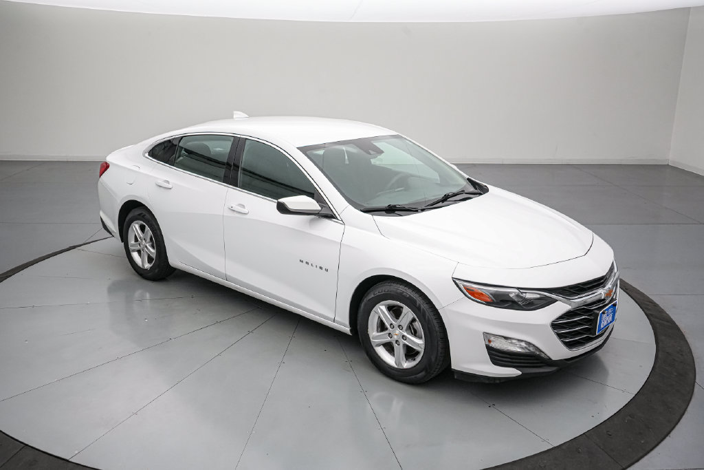 Used 2024 Chevrolet Malibu LT FWD image 2