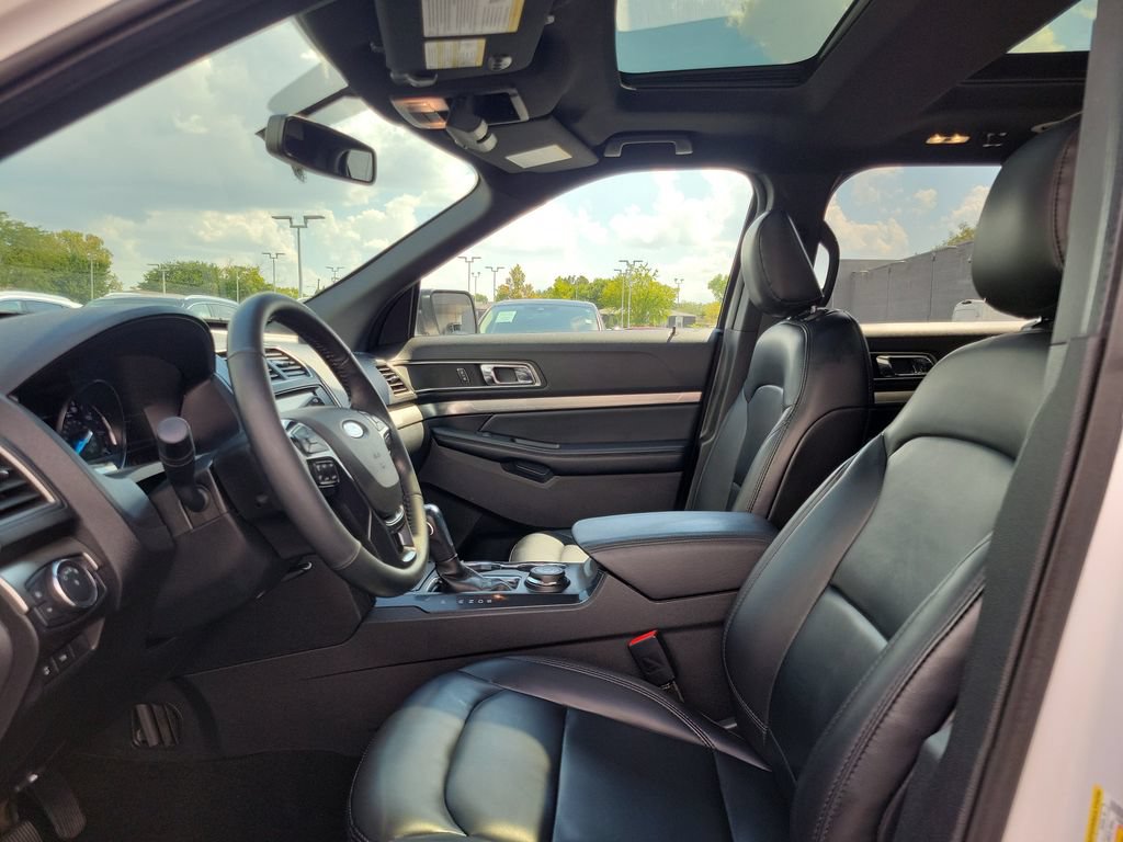 Certified 2019 Ford Explorer XLT w/ Equipment Group 202A AWD/4WD image 18
