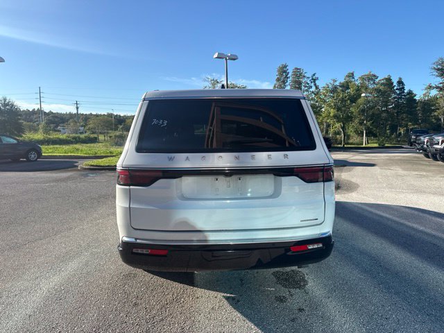 Used 2024 Jeep Wagoneer L Series II w/ Flexible Seating Group RWD image 5