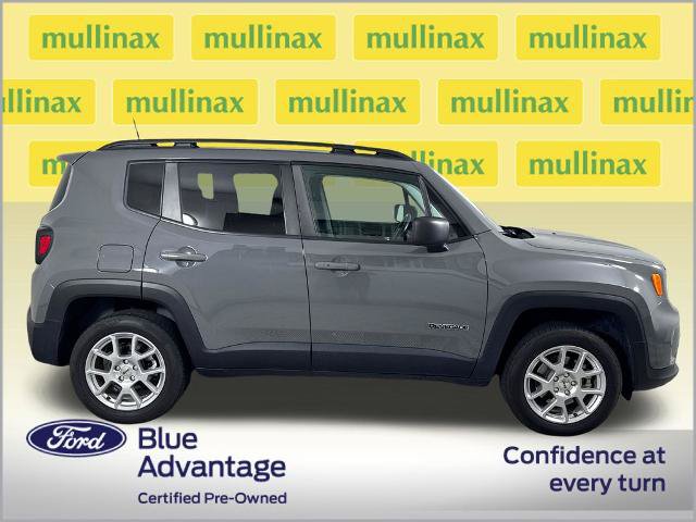 Used 2022 Jeep Renegade Latitude w/ Convenience Group AWD/4WD image 2