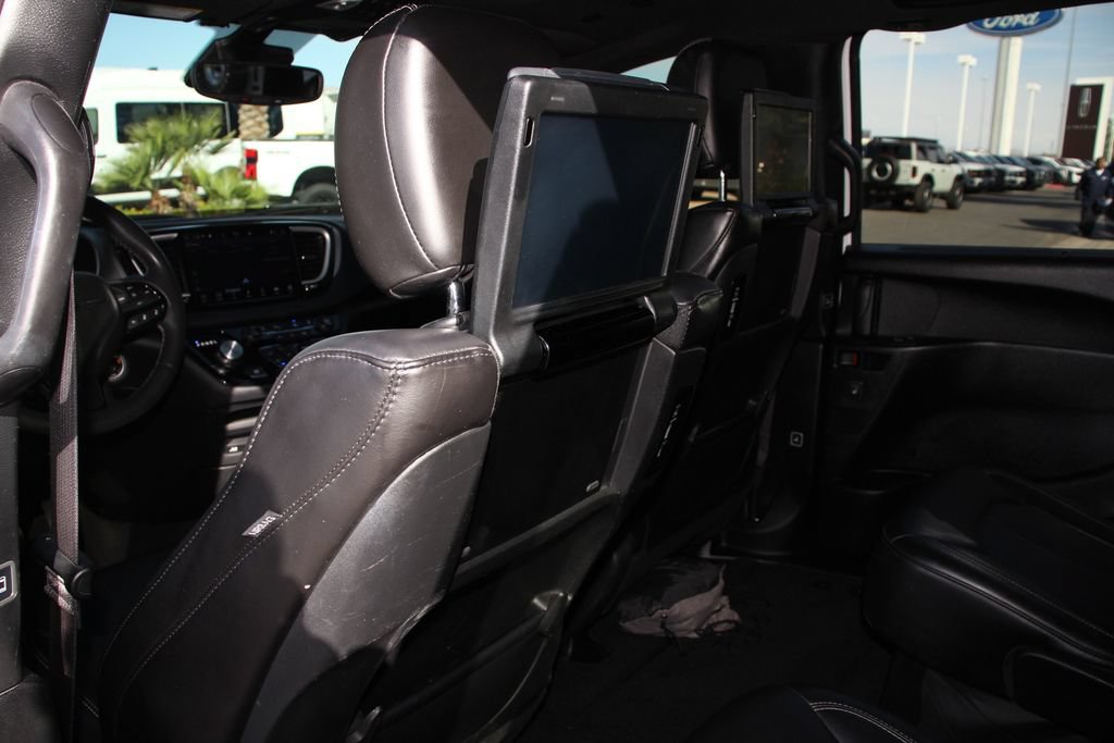 Used 2023 Chrysler Pacifica Touring-L w/ Uconnect Theater Family Group FWD image 20