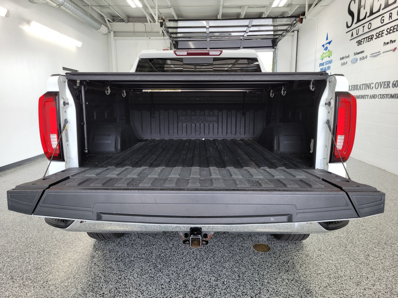 Used 2022 GMC Sierra 1500 SLT w/ SLT Premium Plus Package AWD/4WD image 30