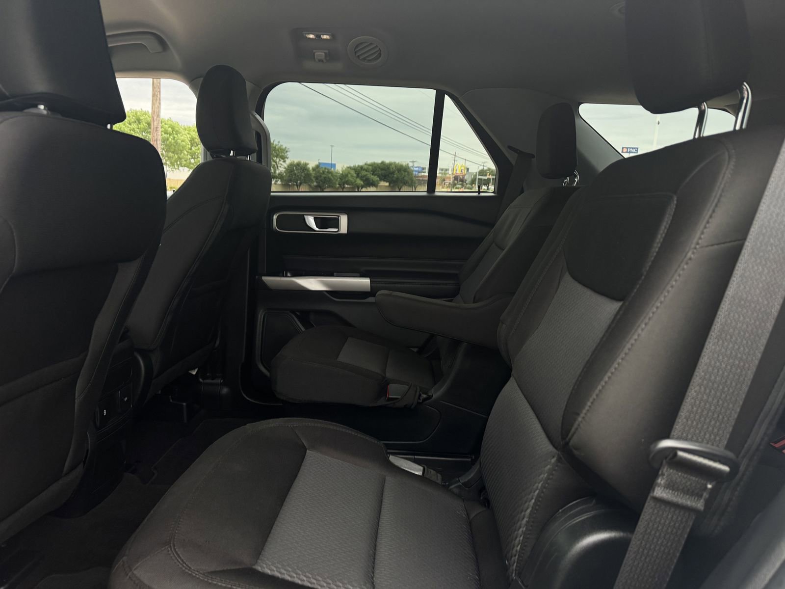 Certified 2023 Ford Explorer XLT RWD image 28