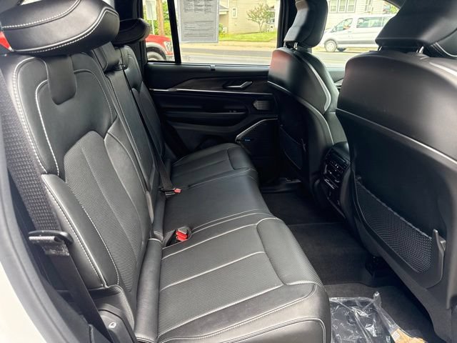 Used 2023 Jeep Grand Cherokee Overland w/ Adv Protech Group III AWD/4WD image 37