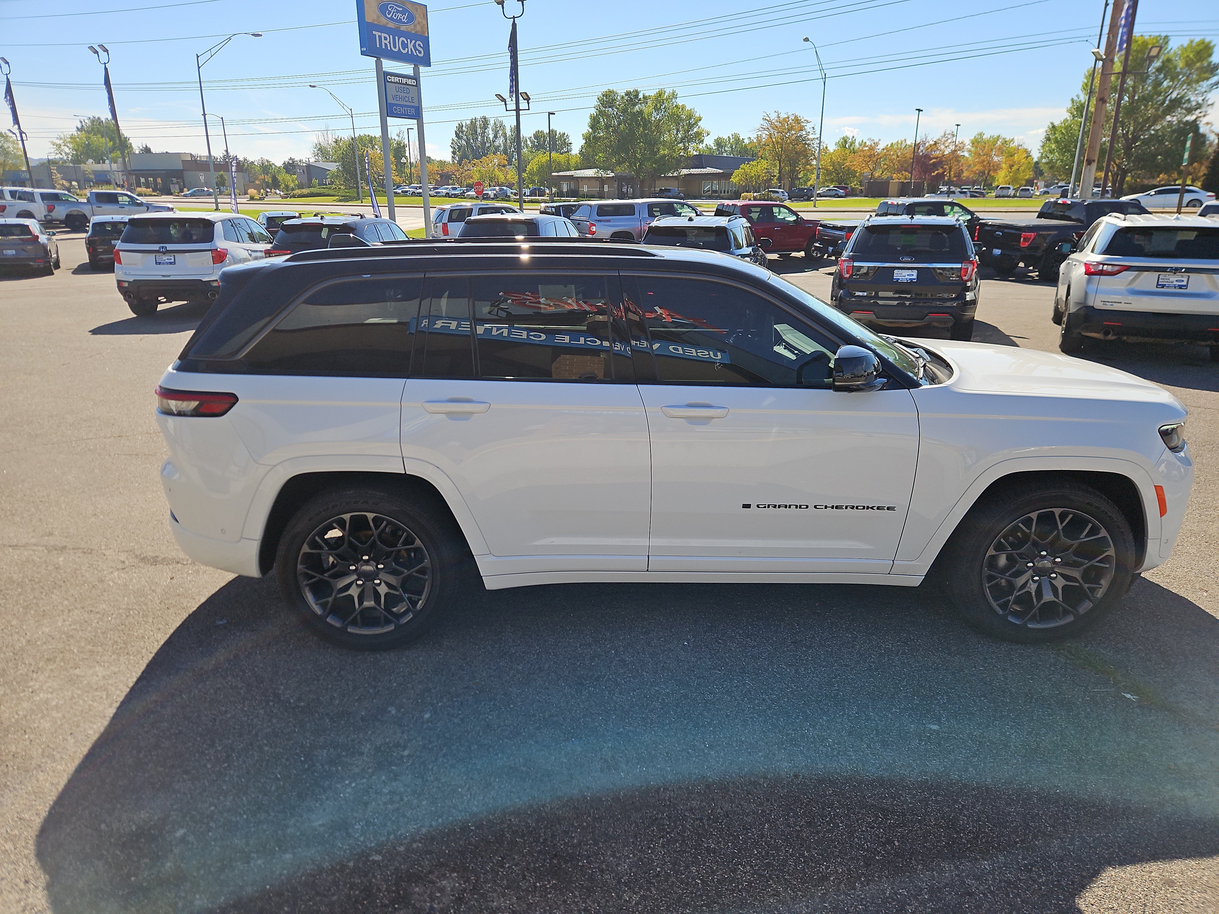 Used 2026 Jeep Grand Cherokee Summit w/ Obsidian Package AWD/4WD image 6