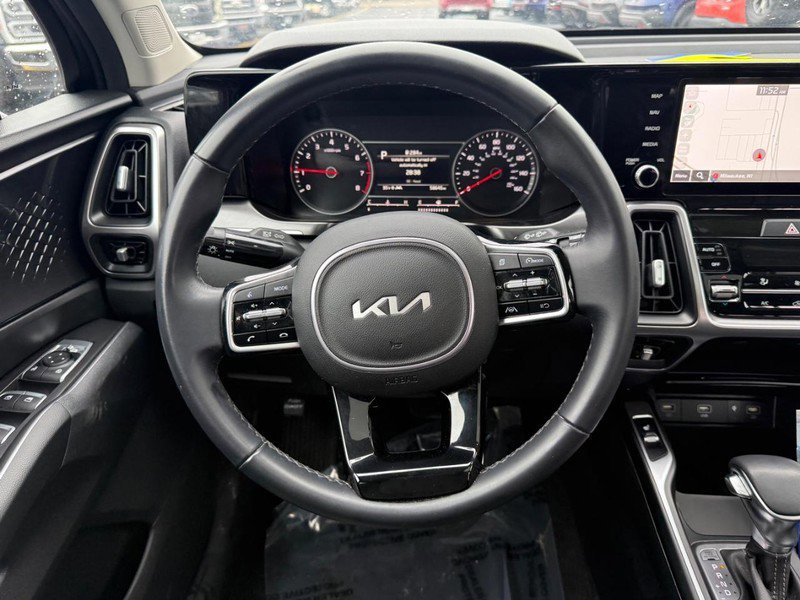 Used 2023 Kia Sorento S w/ Panoramic Sunroof Package image 13