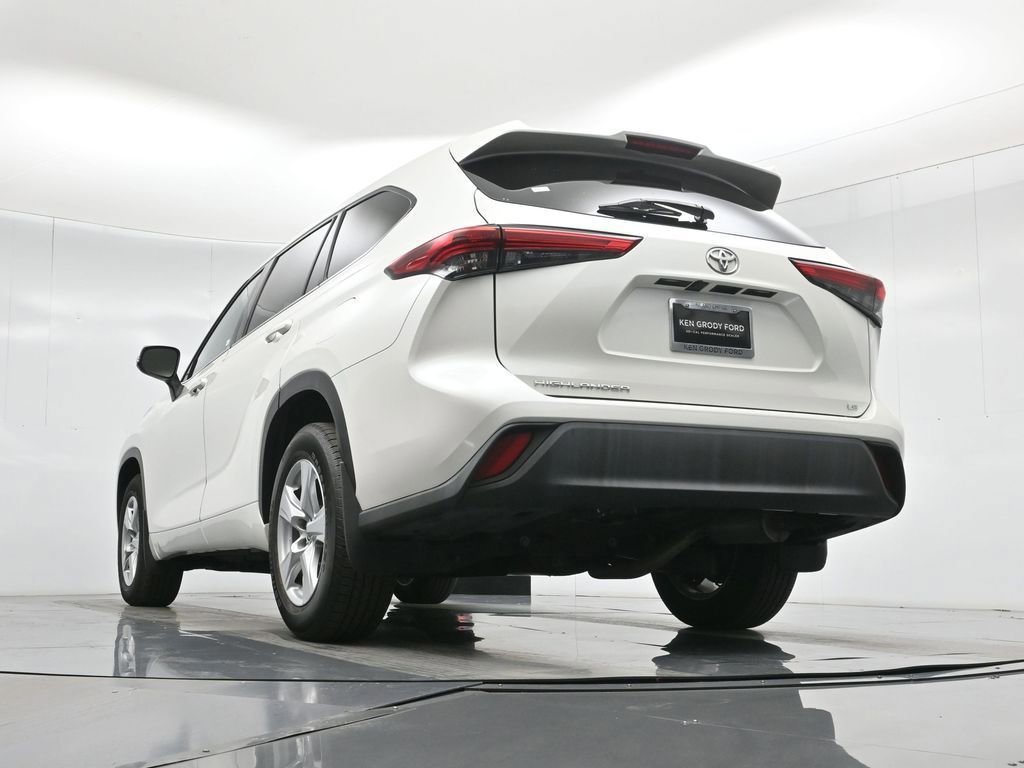 Used 2021 Toyota Highlander LE image 22