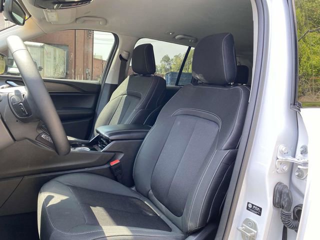 Used 2023 Jeep Grand Cherokee Laredo AWD/4WD image 13