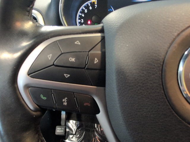 Used 2021 Jeep Grand Cherokee Laredo X AWD/4WD image 19
