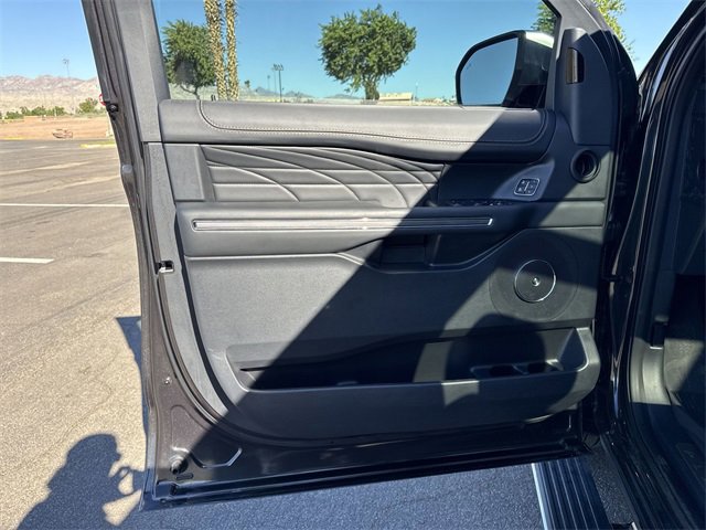 Certified 2023 Ford Expedition Platinum image 9