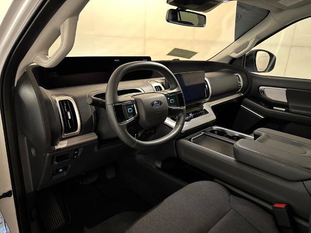 Certified 2025 Ford Expedition Active image 8