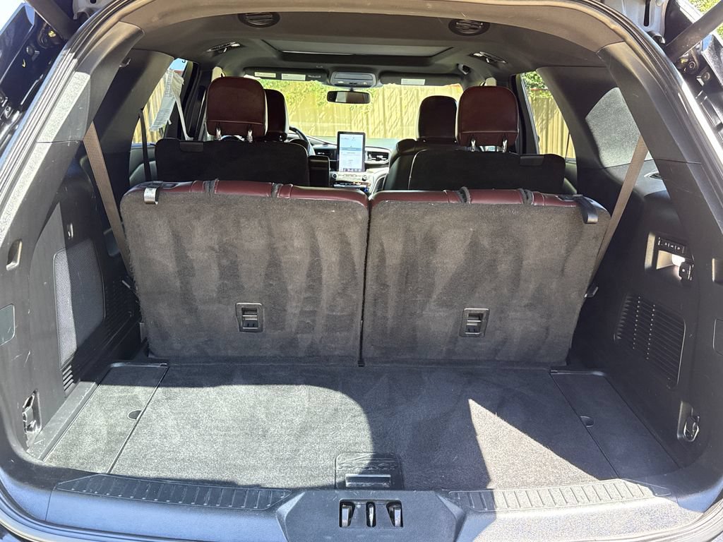 Certified 2020 Ford Explorer Platinum w/ Premium Technology Package AWD/4WD image 8