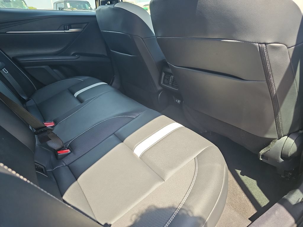 Used 2025 Toyota Camry SE FWD image 11