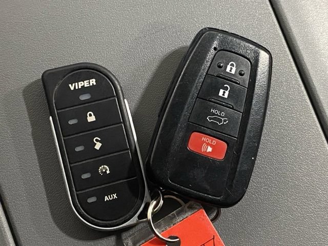 Used 2021 Toyota Highlander XLE AWD/4WD image 28
