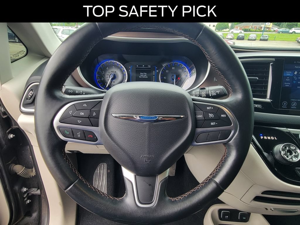 Used 2017 Chrysler Pacifica Touring-L FWD image 21