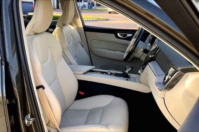 Used 2020 Volvo XC60 T5 Momentum image 11