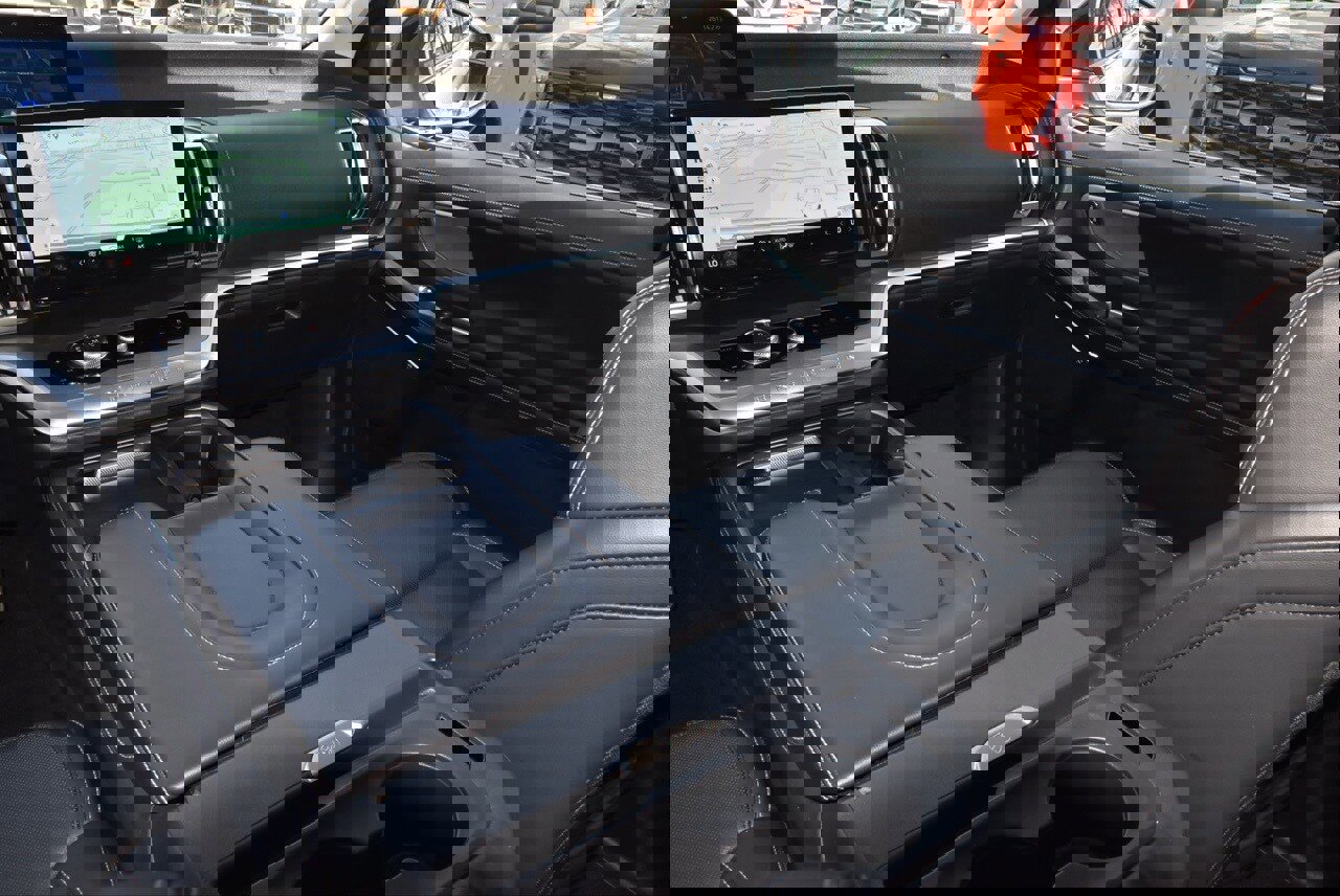 Certified 2025 Ford Expedition Platinum image 19